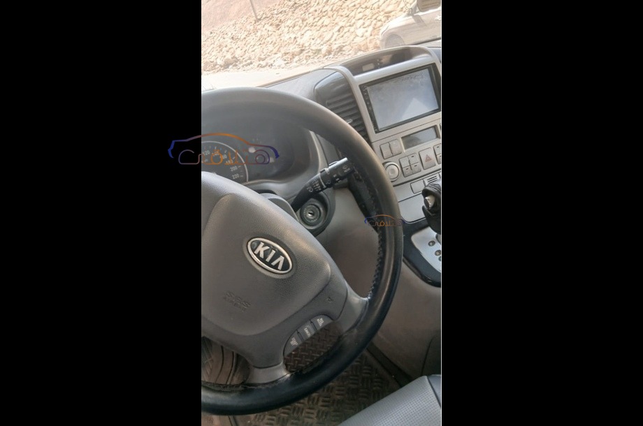 Carnival Kia أسود