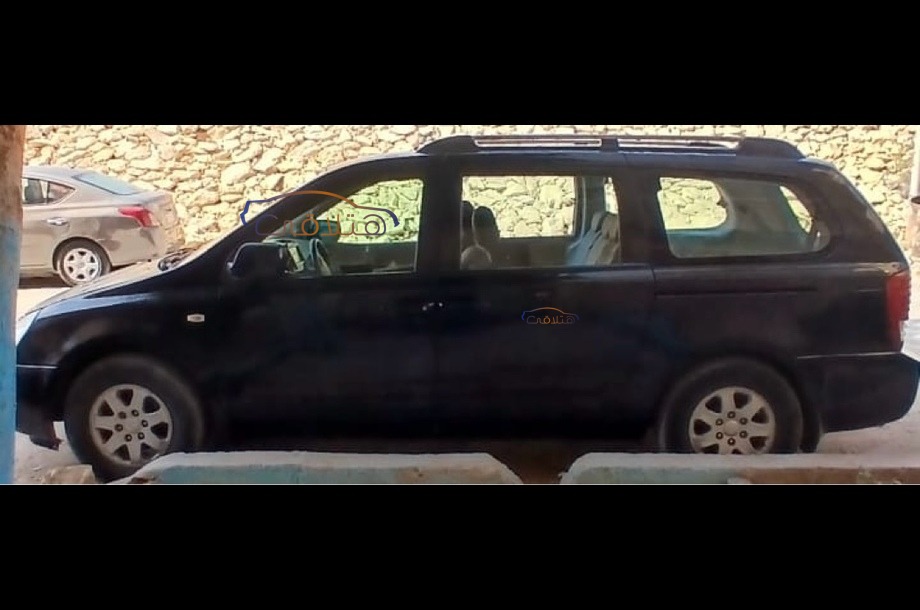 Carnival Kia أسود