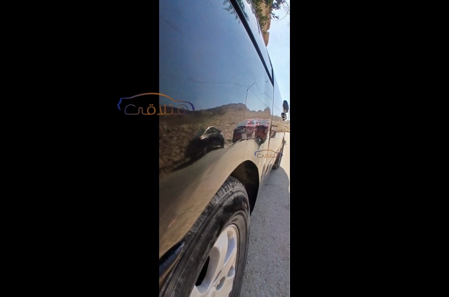 Carnival Kia أسود