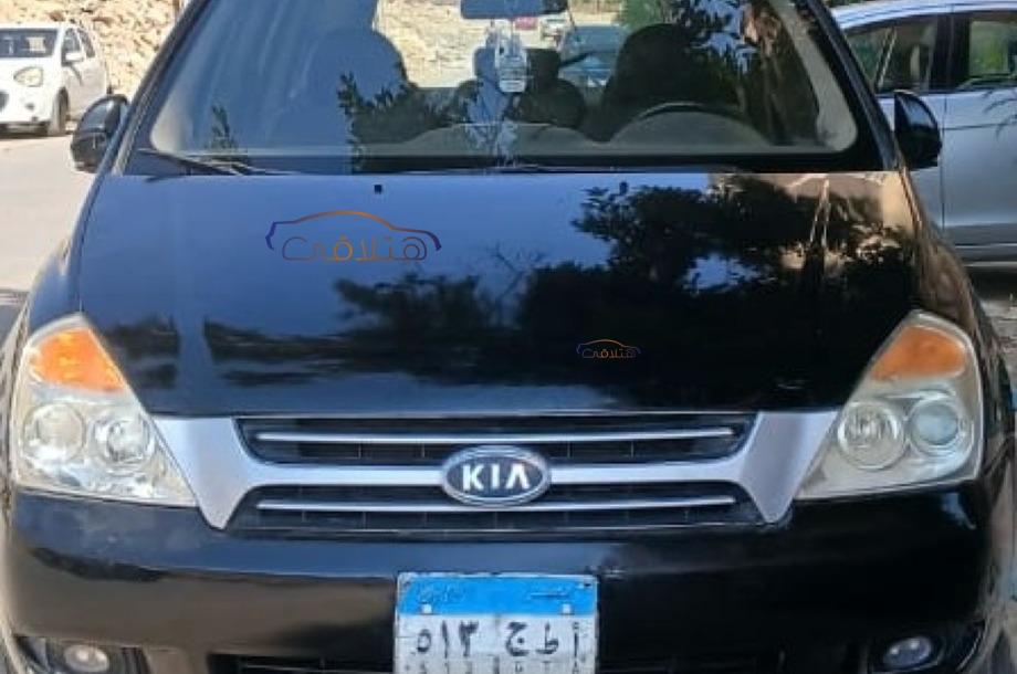 Carnival Kia أسود
