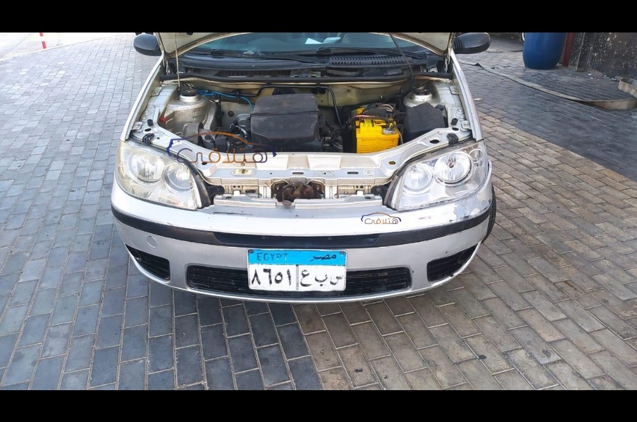 Punto Fiat فضي