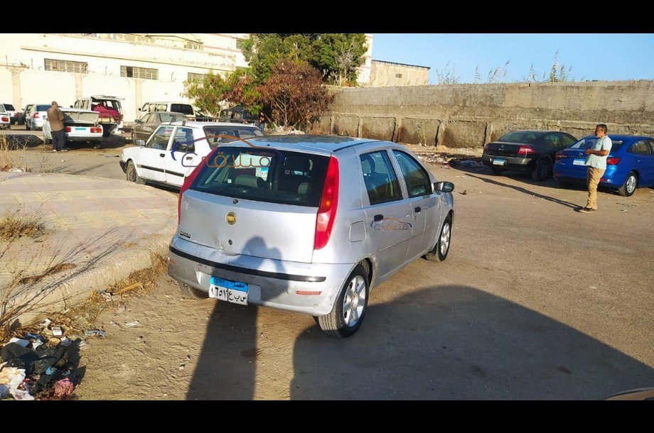 Punto Fiat فضي