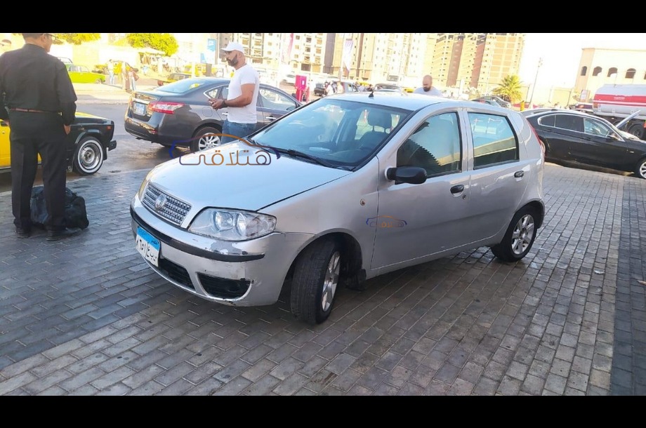 Punto Fiat فضي