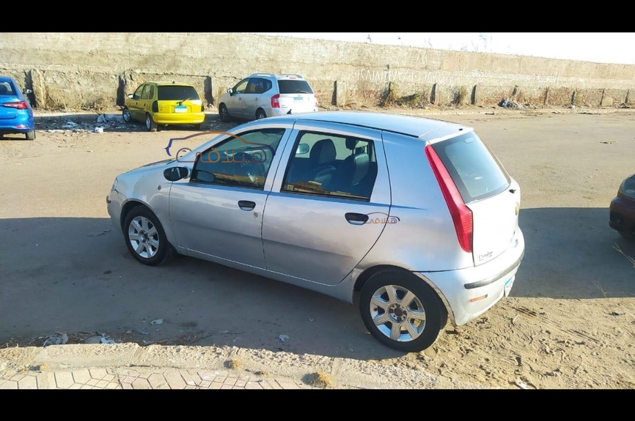 Punto Fiat فضي