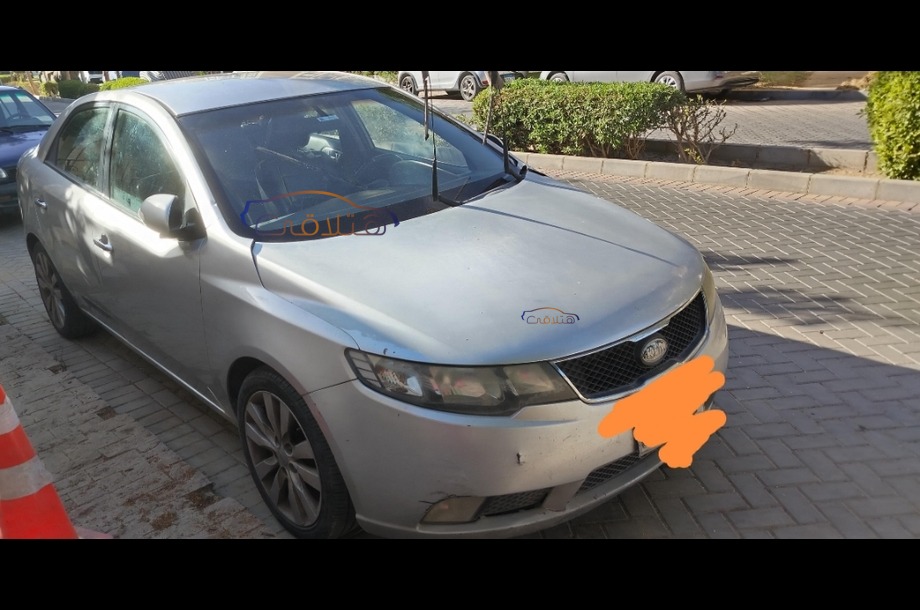 Cerato Kia فضي