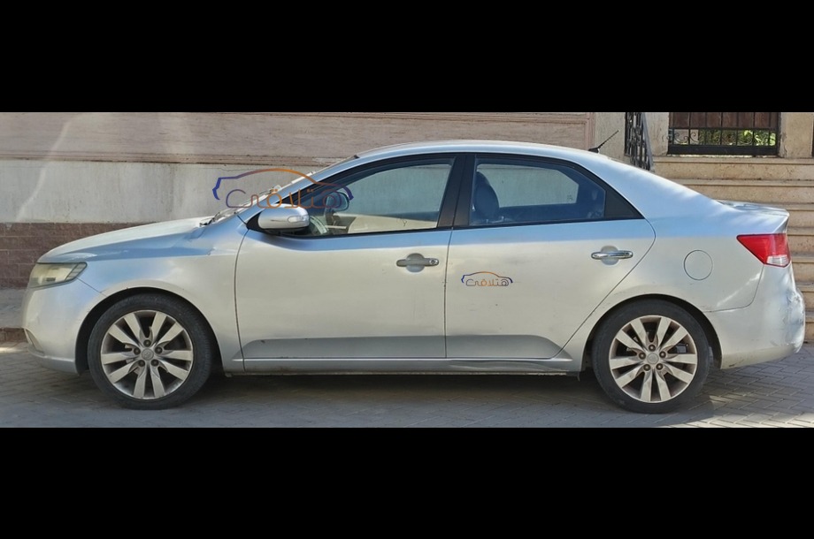 Cerato Kia فضي