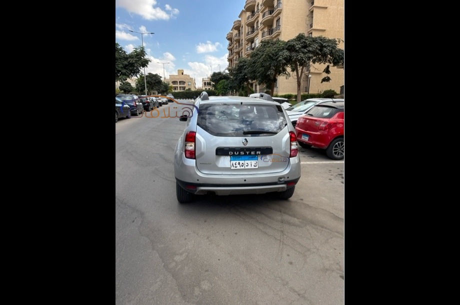 Duster Renault فضي