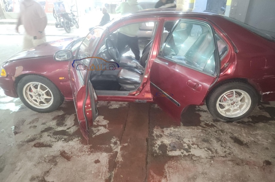 Civic Honda احمر