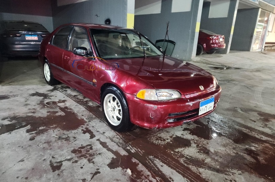 Civic Honda احمر