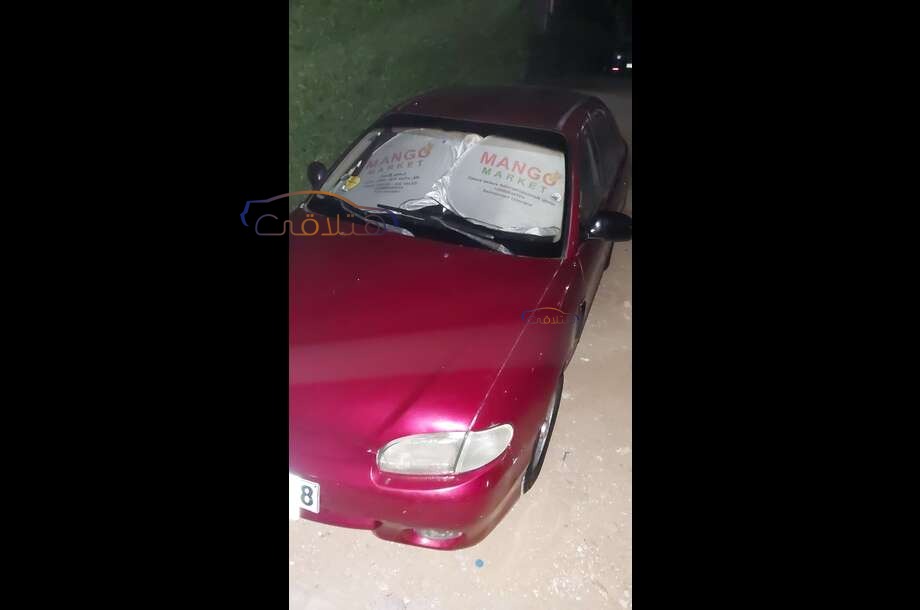 Accent Hyundai احمر غامق