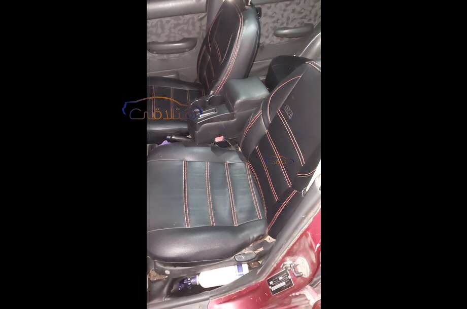 Accent Hyundai احمر غامق