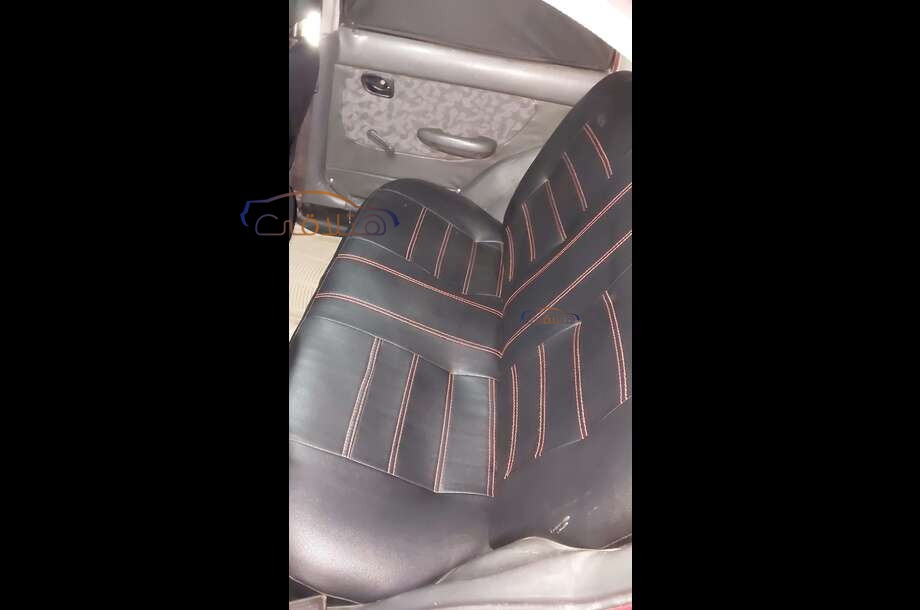 Accent Hyundai احمر غامق