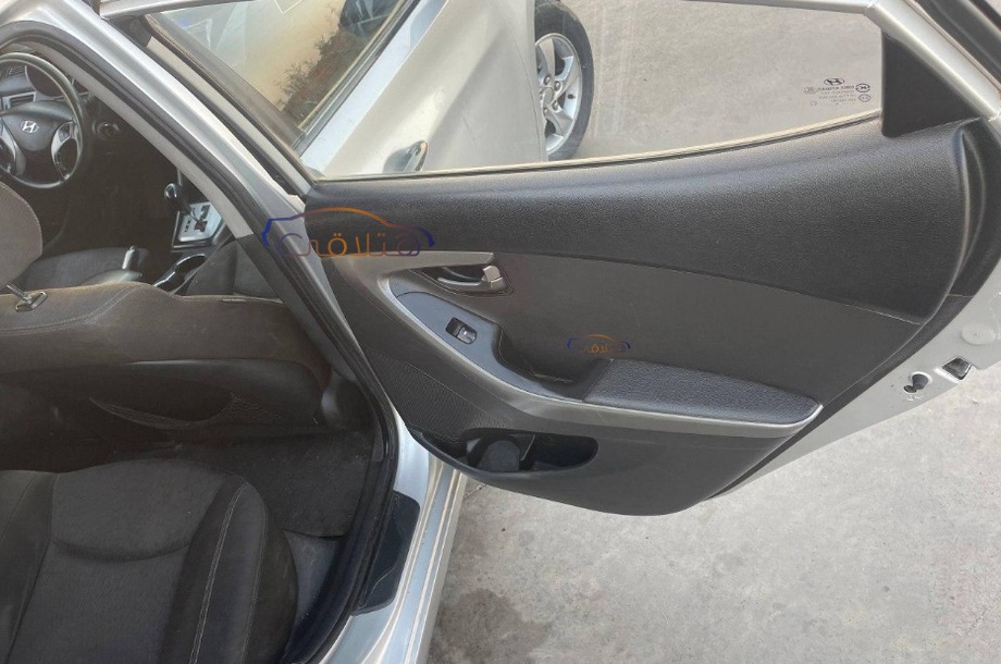 Avante Hyundai فضي