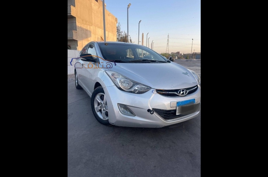 Avante Hyundai فضي