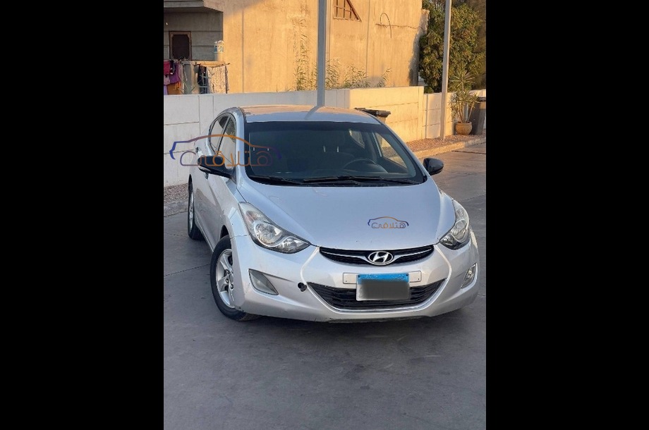 Avante Hyundai فضي