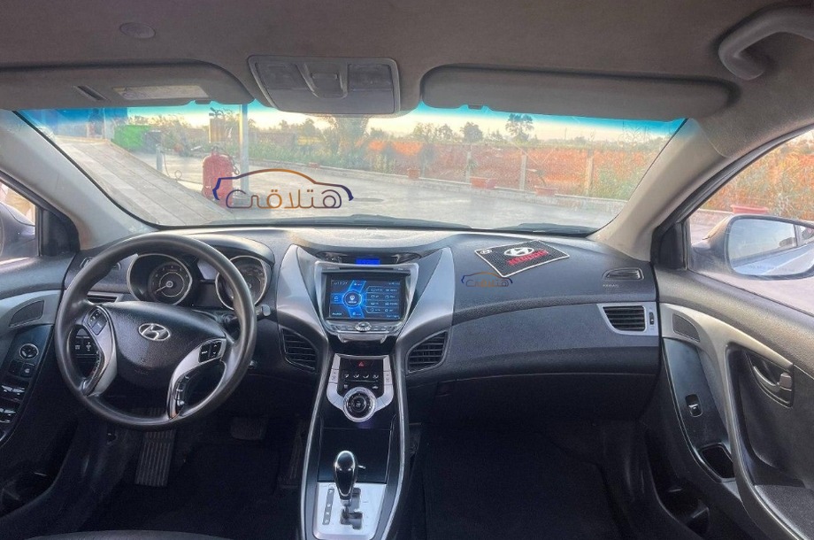 Avante Hyundai فضي