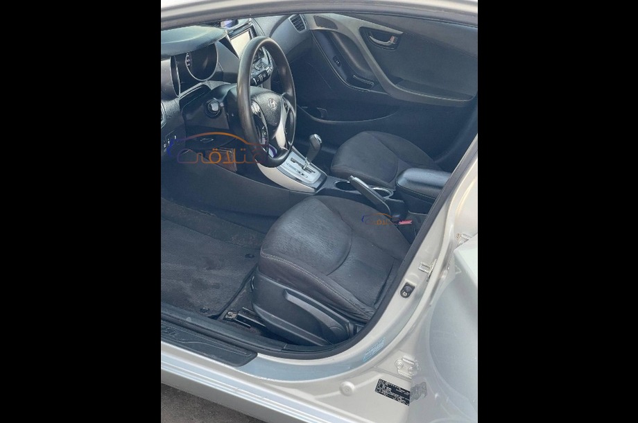 Avante Hyundai فضي