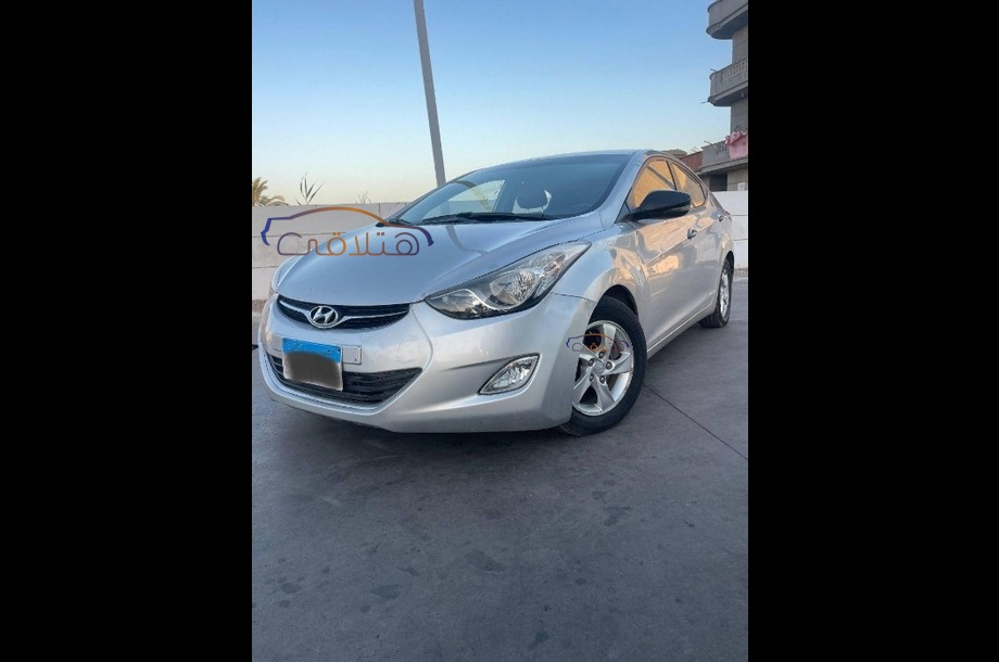 Avante Hyundai فضي