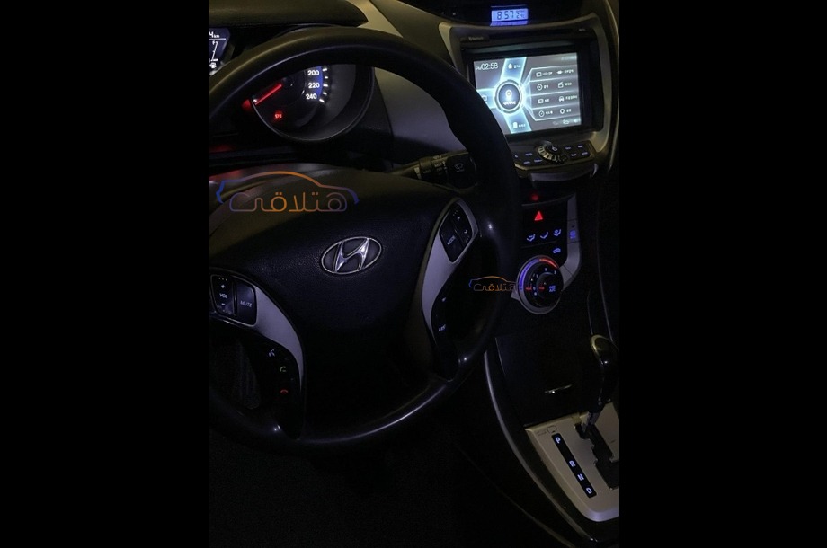 Avante Hyundai فضي