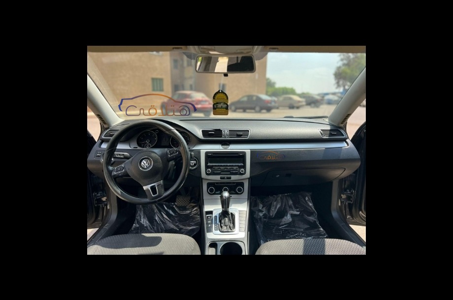 Passat Volkswagen أسود