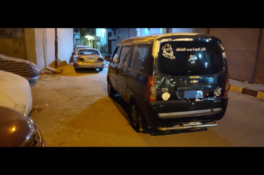 N300 Chevrolet أسود