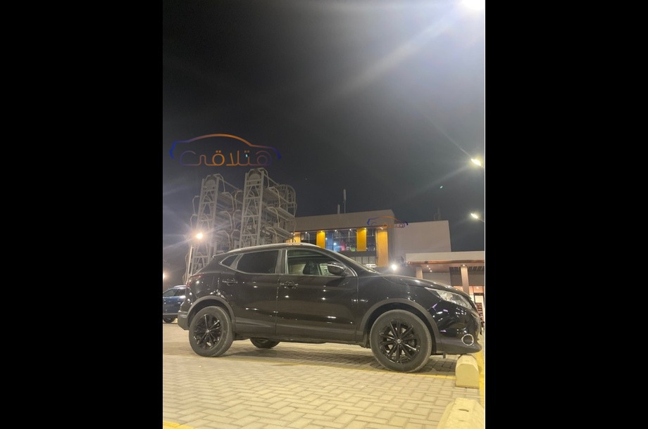 Qashqai Nissan أسود