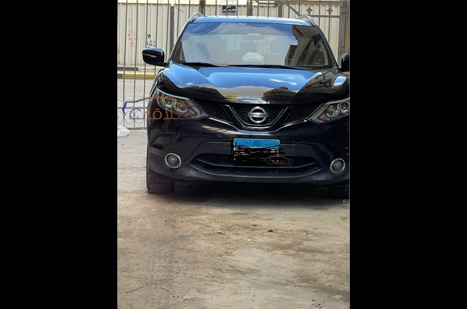 Qashqai Nissan أسود