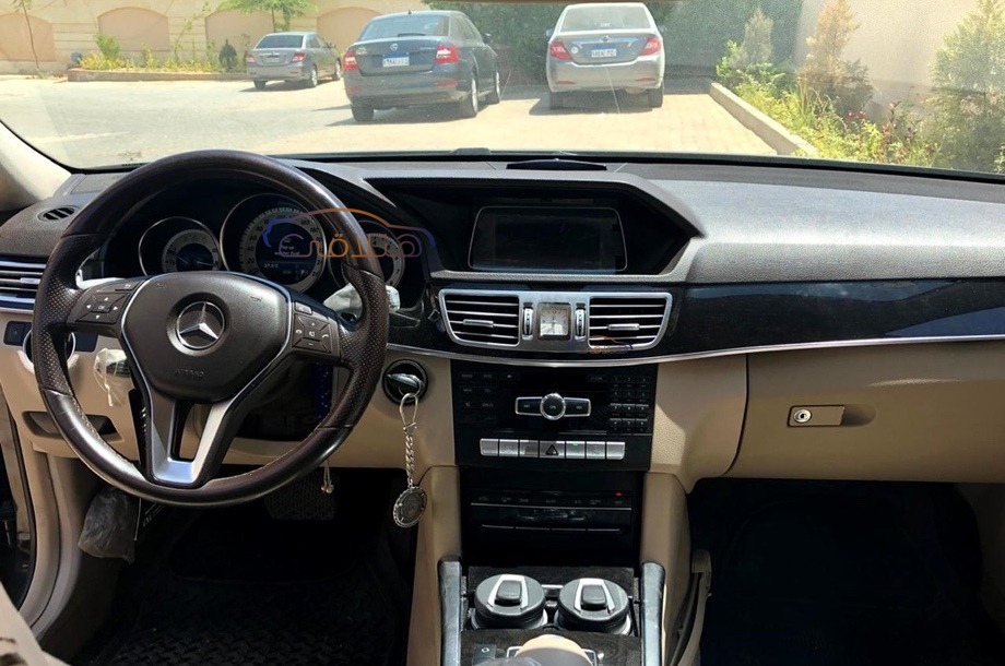 200 Mercedes أسود