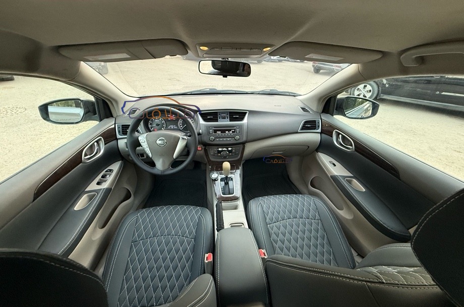 Sentra Nissan فضي