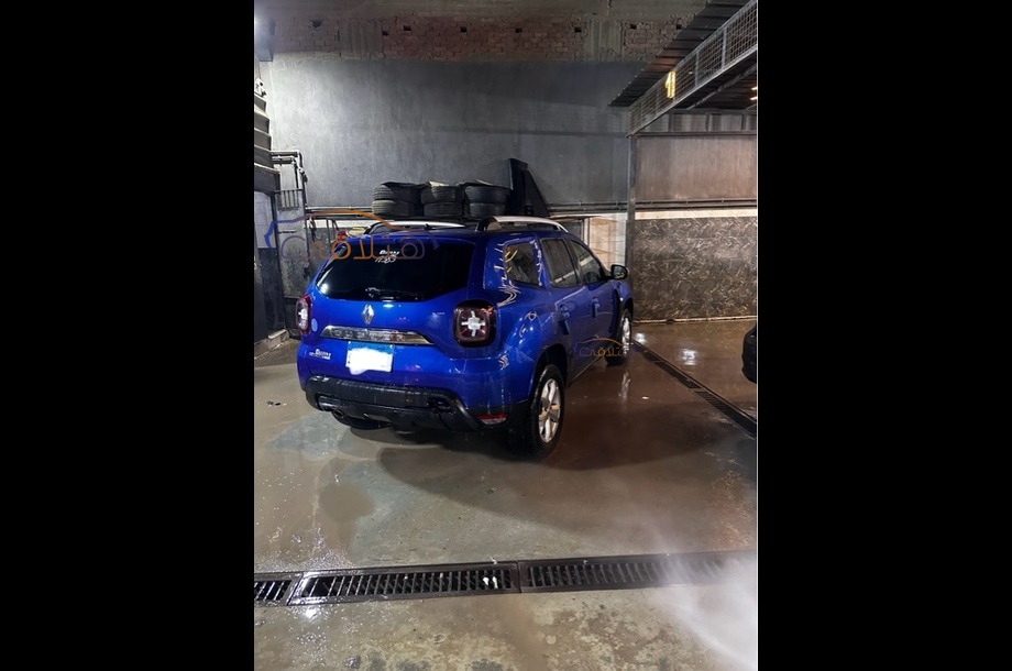 Duster Renault أزرق