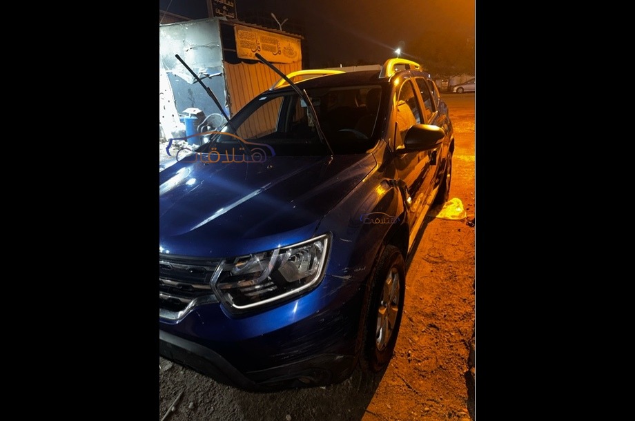 Duster Renault أزرق