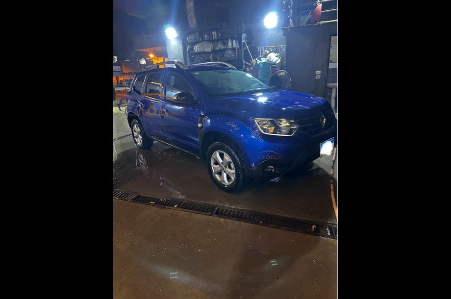 Duster Renault أزرق