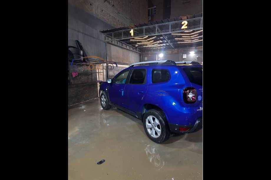 Duster Renault أزرق