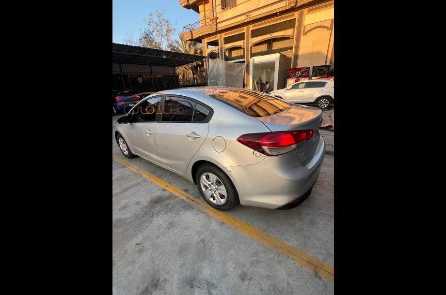 Cerato Kia فضي