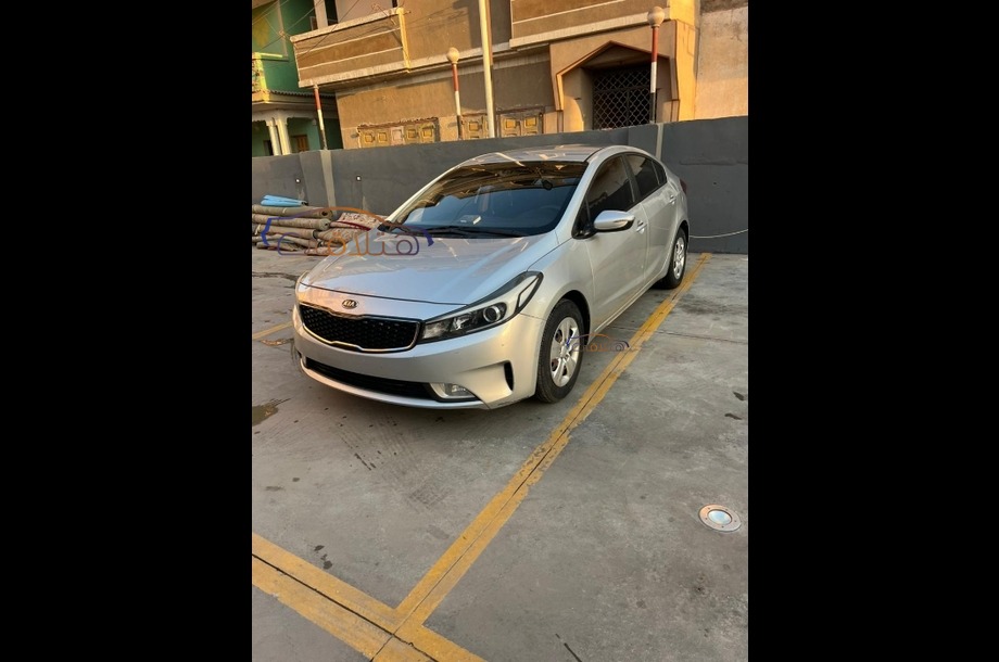 Cerato Kia فضي