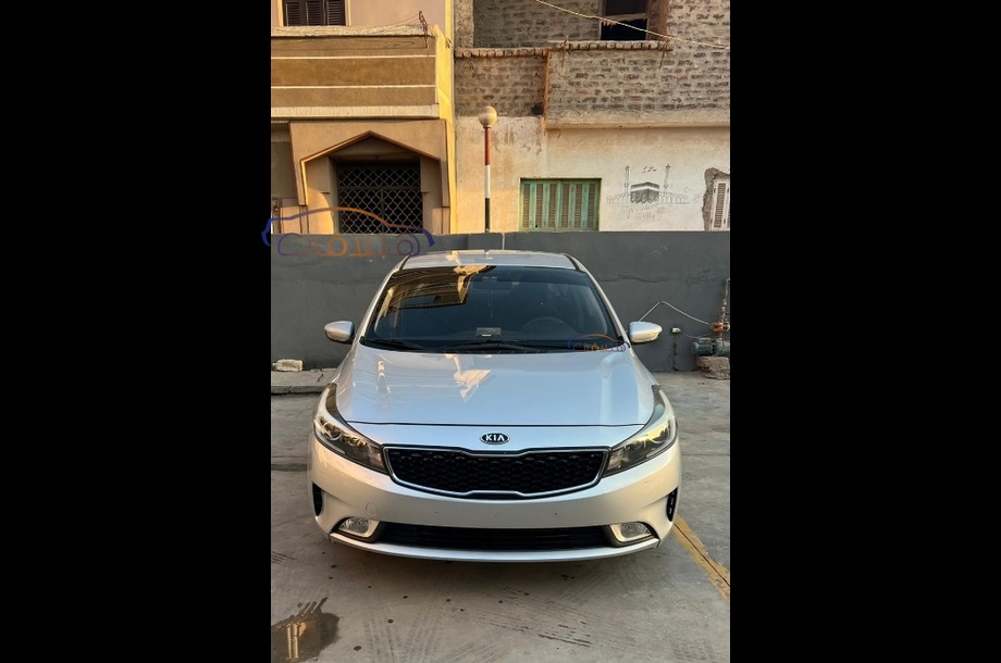 Cerato Kia فضي