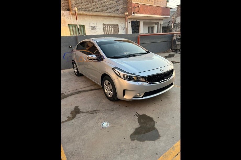 Cerato Kia فضي