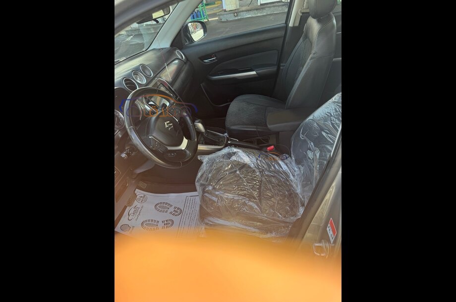 Vitara Suzuki رمادي