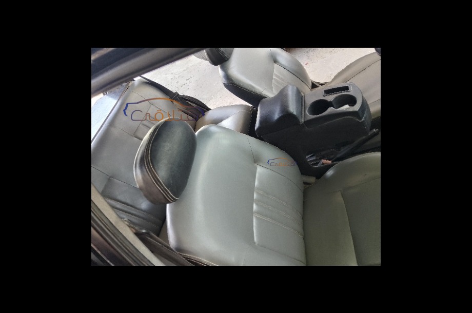 106 Peugeot أسود