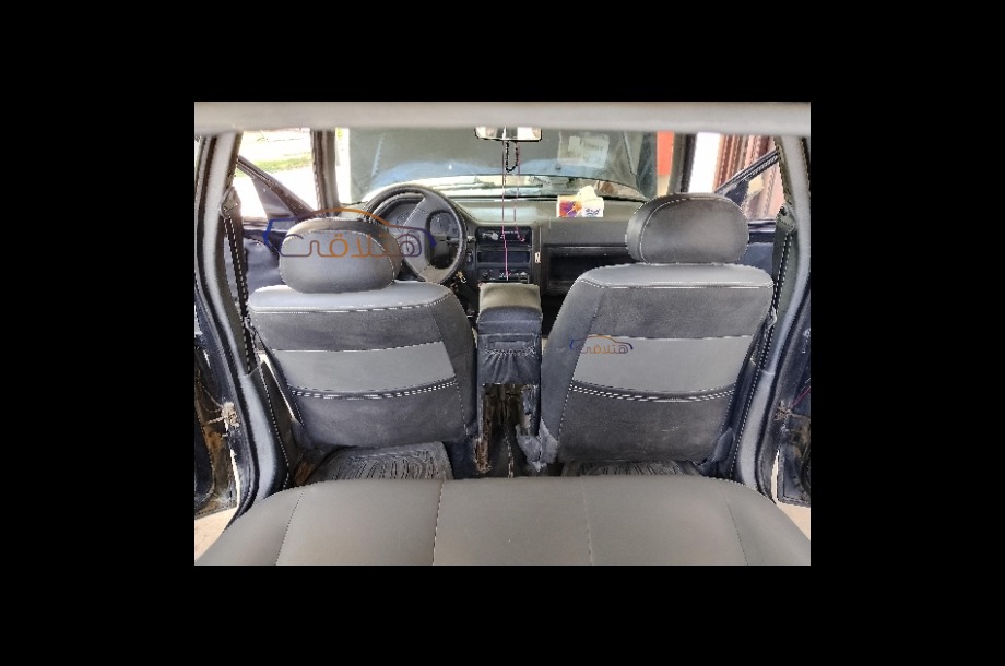 106 Peugeot أسود