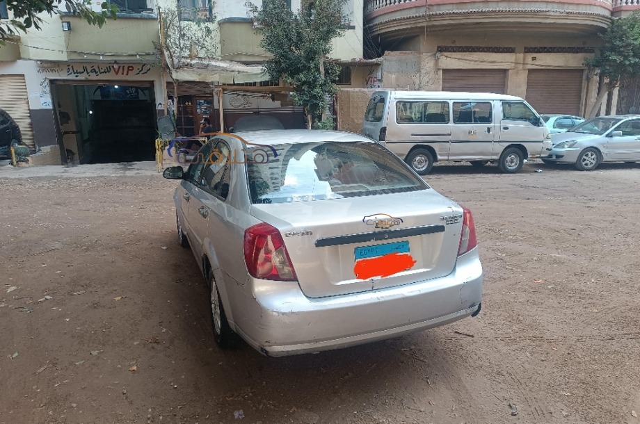 Optra Chevrolet فضي