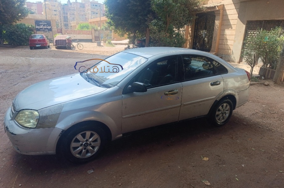 Optra Chevrolet فضي