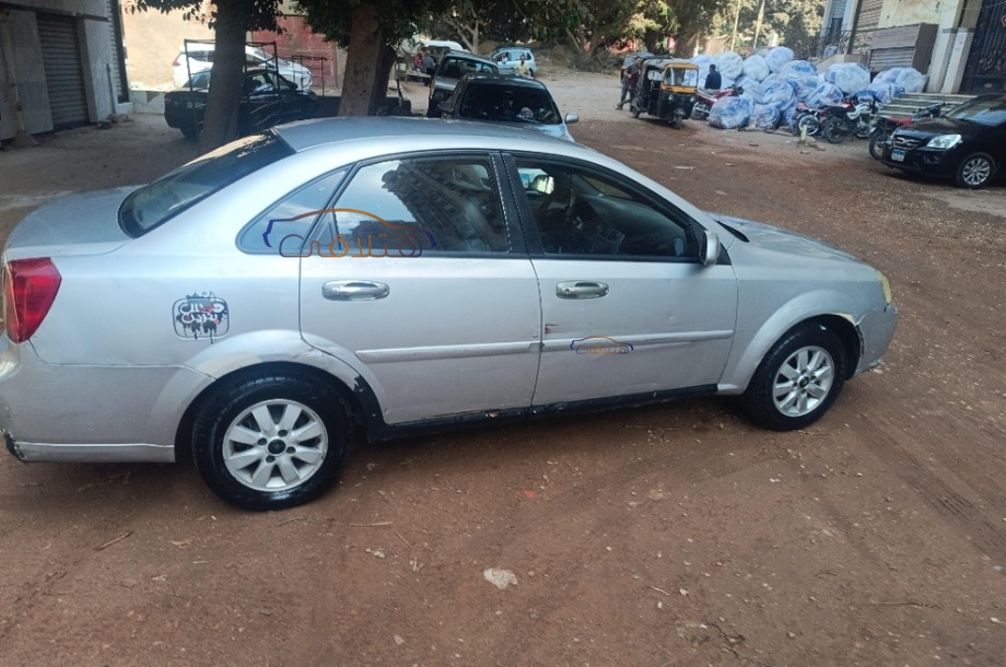 Optra Chevrolet فضي