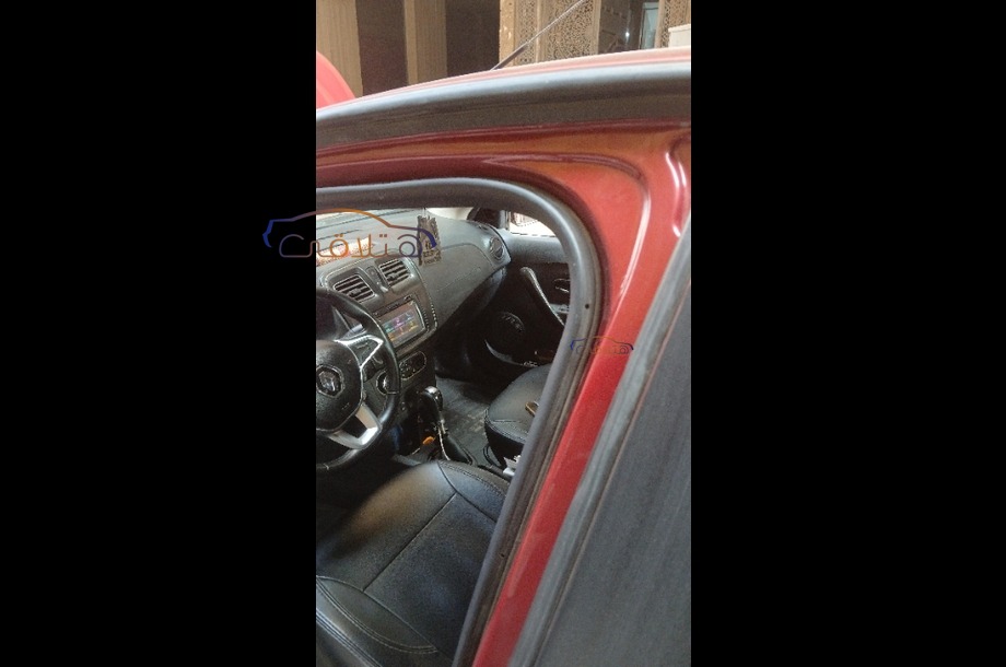 Logan Renault احمر غامق