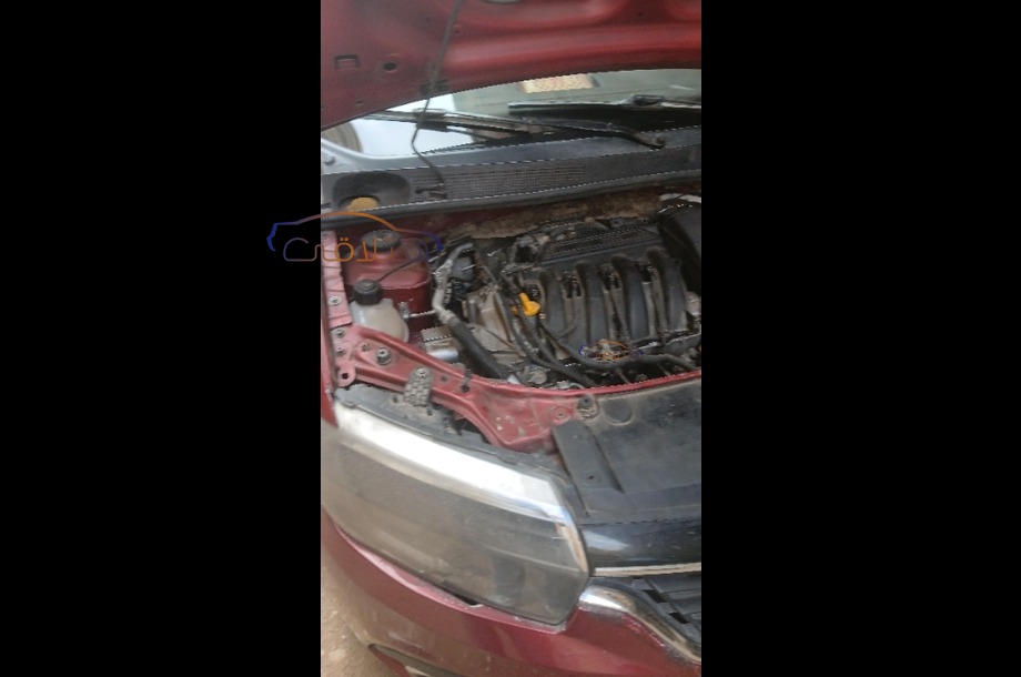 Logan Renault احمر غامق