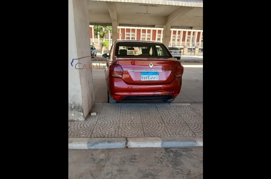 Logan Renault احمر غامق