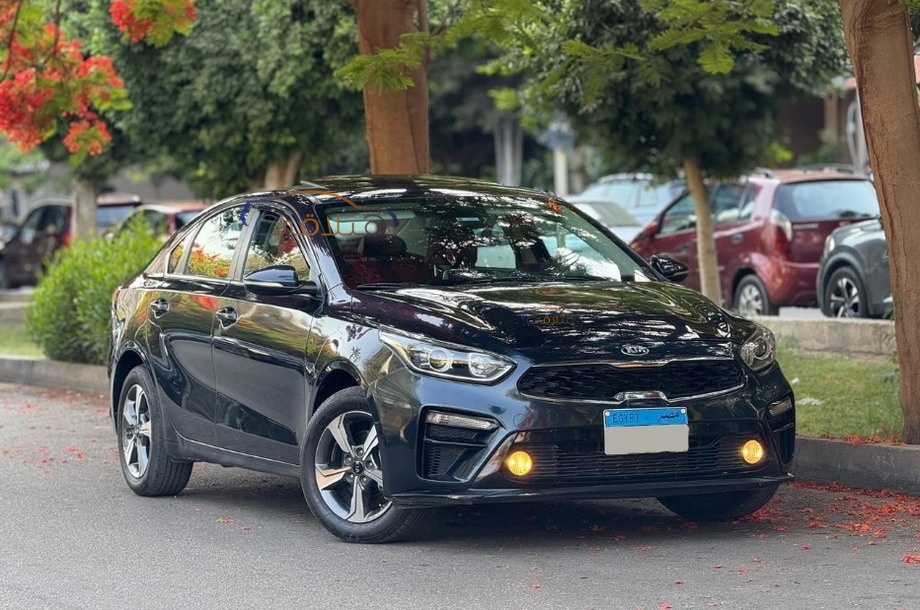 Grand Cerato Kia الأزرق الداكن