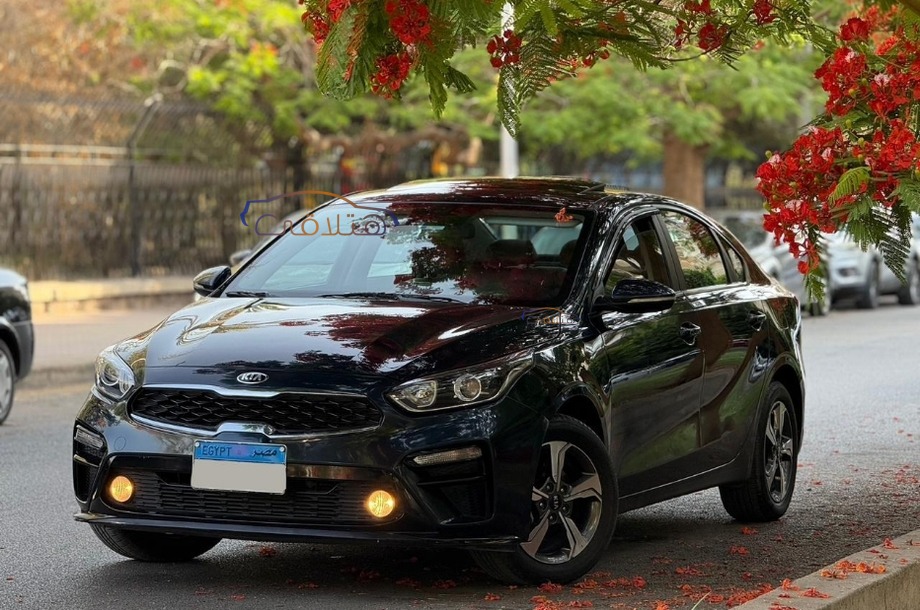 Grand Cerato Kia الأزرق الداكن