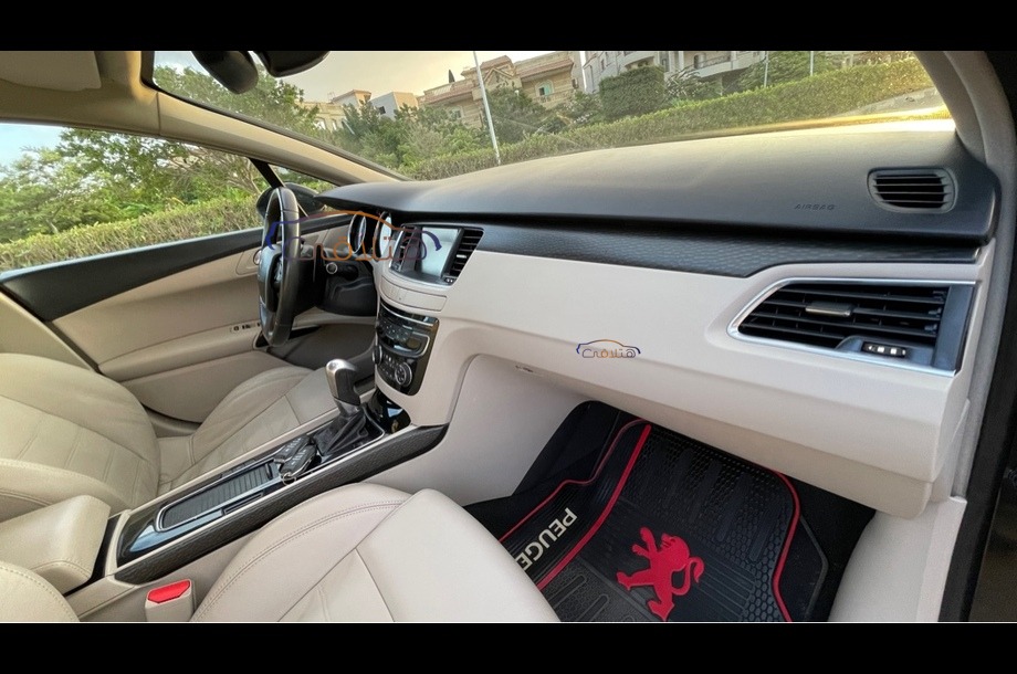 508 Peugeot بني