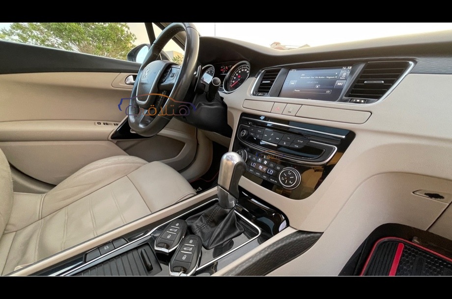 508 Peugeot بني